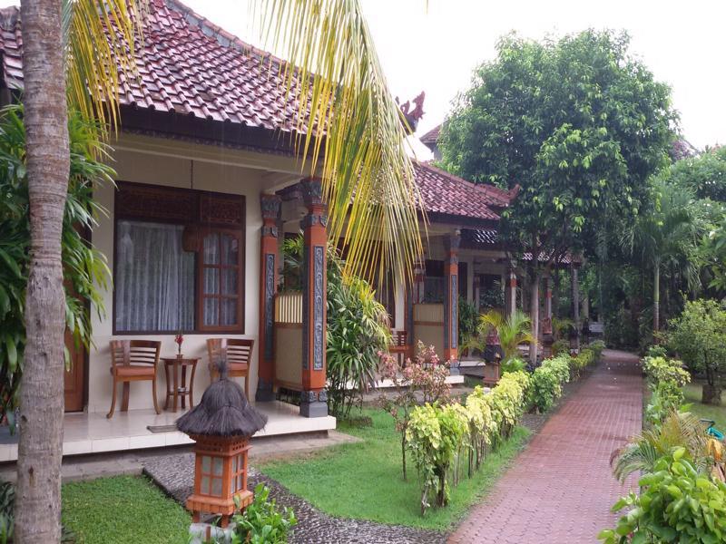 Lovina Beach Hotel Buleleng  Exterior photo